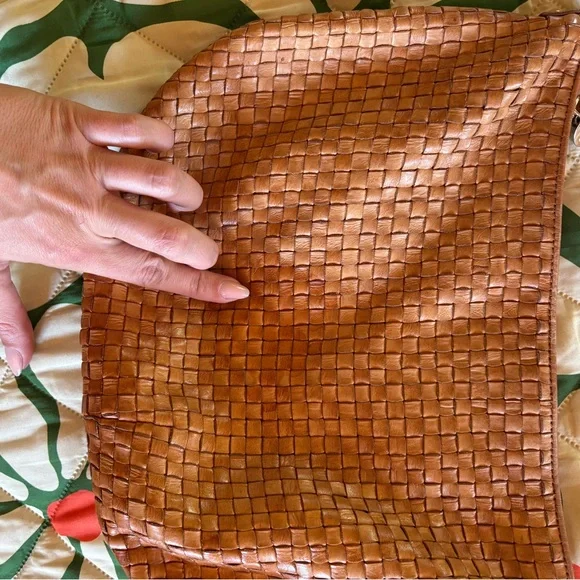 Clare V. Woven Moyen Messenger - Picture 10 of 11